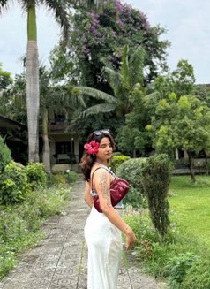 Laura - escort in Pune Photo 11 of 12