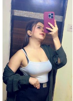 Laura - escort in Pune Photo 12 of 12