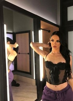 Laura sexy - Transsexual escort in Muscat Photo 1 of 7