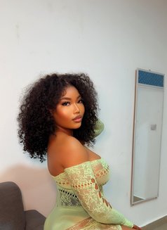 Laura - escort in Abidjan Photo 3 of 4