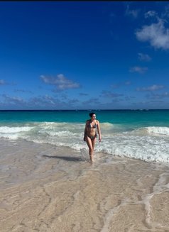 Laura - escort in Zanzibar Photo 3 of 4