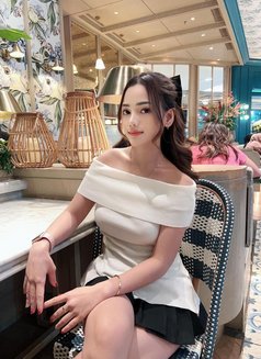 Laura sweet and Full Fantasy - puta in Jakarta Photo 2 of 7