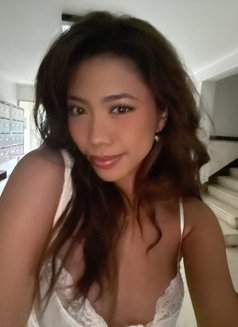 Laura - puta in Dubai Photo 1 of 14