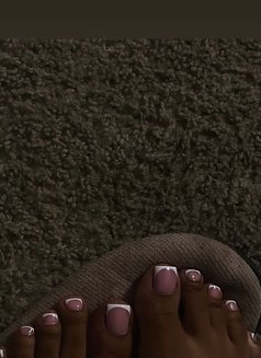 Laura - masseuse in Lagos, Nigeria Photo 3 of 3