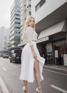 Laura Vip - escort in Hong Kong Photo 6 of 12