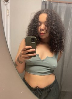 Lauren - escort in Abha Photo 3 of 3