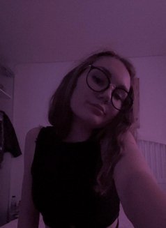 Lauren - escort in Amman Photo 2 of 3