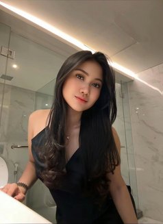 Lauren - escort in Bali Photo 3 of 8