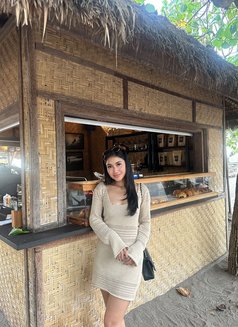 Lauren - puta in Bali Photo 10 of 10