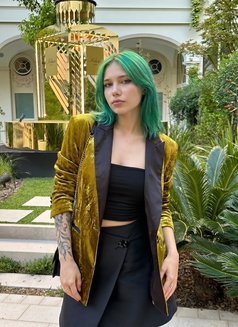 Lauren - escort in Hong Kong Photo 1 of 6