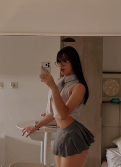 Laurenns - Transsexual escort in Dubai Photo 9 of 16