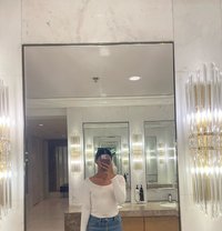 Laurieee - Transsexual escort in Makati City