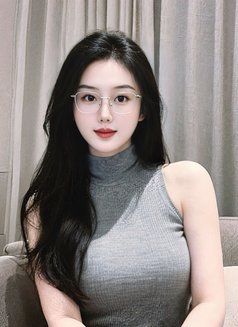 Lavinia - escort in Shenzhen Photo 1 of 4