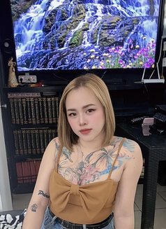 Lavinia - escort in Manila Photo 4 of 7