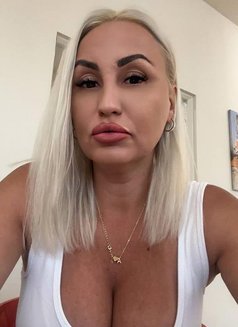 Lavinia - escort in London Photo 2 of 10