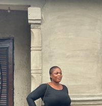 Lavish - escort in Cairo