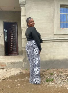 Lavish - puta in Cairo Photo 5 of 5