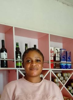 Lavish - puta in Cairo Photo 1 of 5