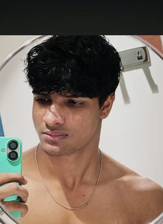 Lavkush Tiwari - Acompañantes masculino in Mumbai Photo 2 of 2