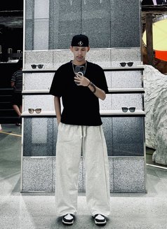 Lawrence - Male escort in Manila Photo 1 of 5