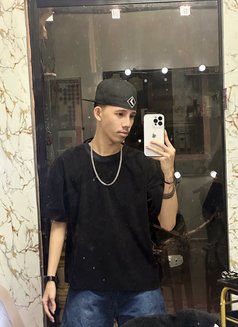 Lawrence - Male escort in Manila Photo 3 of 5