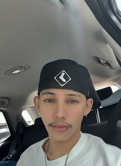 Lawrence - Male escort in Manila Photo 4 of 5