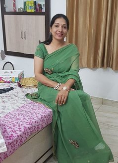 Laxsu - escort in Chennai Photo 2 of 2