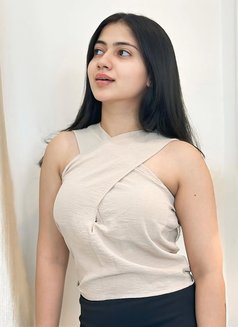 Laxsu - escort in Mumbai Photo 2 of 3
