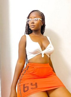 Lay - escort in Singapore Photo 2 of 4