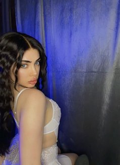 Layal - Transsexual escort in Beirut Photo 5 of 27