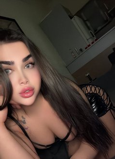 Layan - Transsexual escort in Beirut Photo 9 of 19