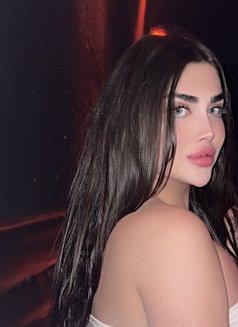 Layan - Transsexual escort in Beirut Photo 17 of 18