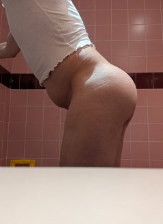 Layla - Acompañantes masculino in Toronto Photo 5 of 6