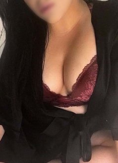 Layla Gold | British Arab - escort in London Photo 5 of 6