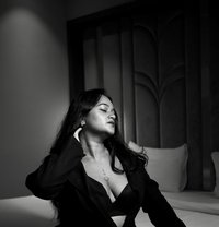 Layla - puta in Mumbai