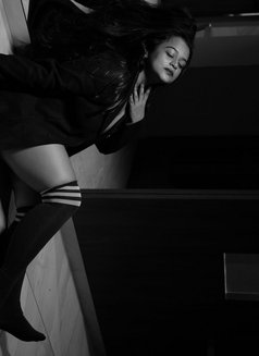 Layla - escort in Mumbai Photo 6 of 8