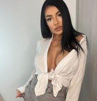 Layla Jameson sexy brunette - escort in Abu Dhabi