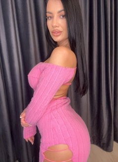 Layla Jameson sexy brunette - escort in Abu Dhabi Photo 4 of 15