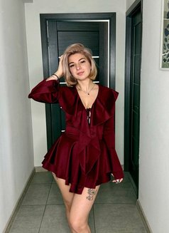 Layla - escort in Dubai Photo 1 of 6