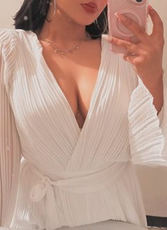 Layla - escort in Cairo Photo 3 of 7