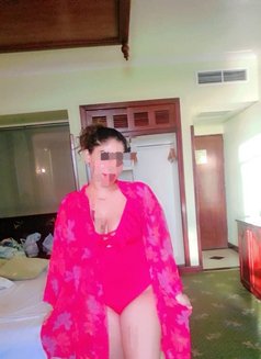 Layla - escort in Colombo Photo 2 of 7