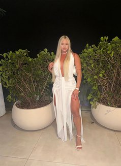 Lays - escort in Singapore Photo 4 of 8