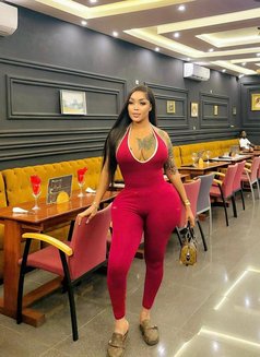 Lea - escort in Conakry Photo 2 of 5