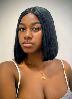 Lea - escort in Kuwait Photo 6 of 7