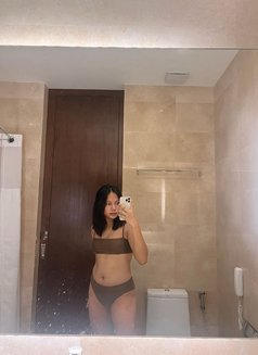 Lea (Sweet Girl in Camshow) - Transsexual escort in Manila Photo 6 of 9
