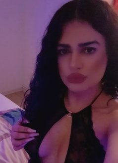 Lea - Transsexual escort in Dubai Photo 4 of 4