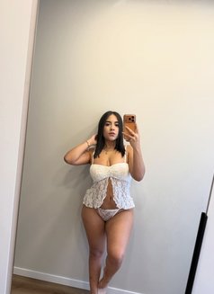 Leah - escort in Dubai Photo 4 of 7