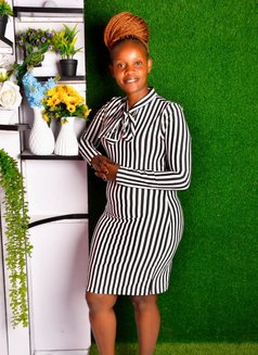 Leah - escort in Berlin Photo 2 of 6