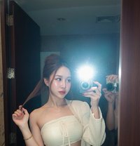 Leah small girl - Transsexual escort in Singapore Photo 28 of 29