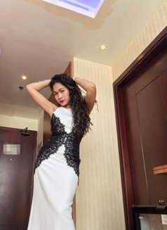Lean - escort in Dubai Photo 5 of 6